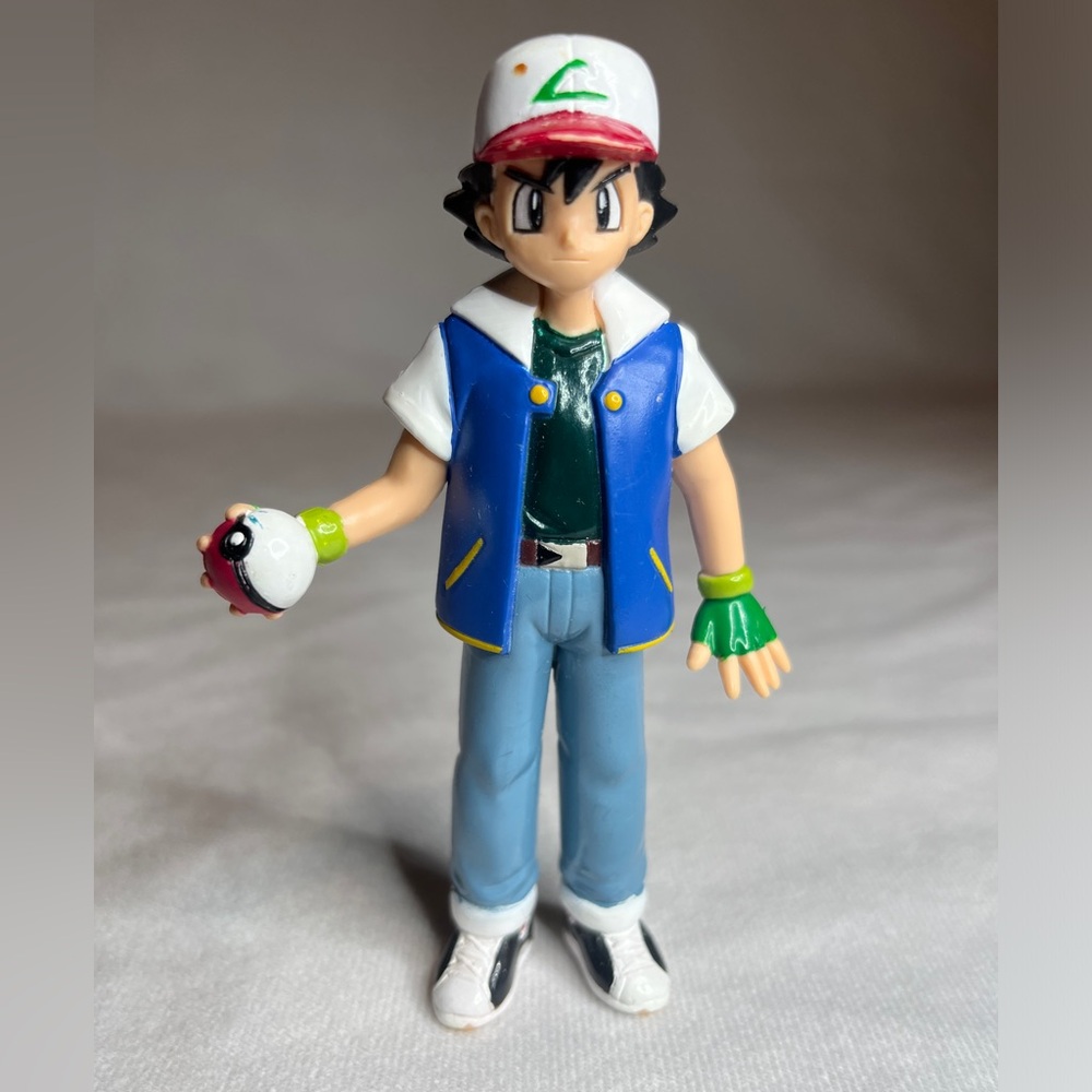 1998 TOMY Ash Ketchum Pokemon Trainer Action Figure Toy 5"
